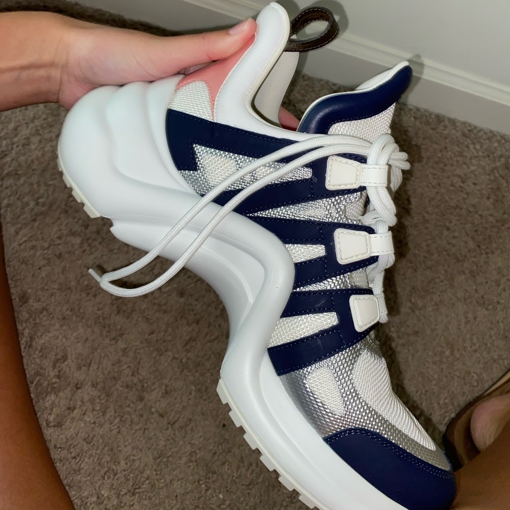 Louis Vuitton NEVER BEEN WORN sneakers - Picture 3 of 3